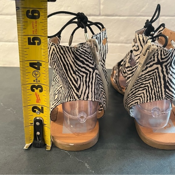 DV dolce vita sz 9.5 Jasmyn zebra stripe gladiator sandals - Picture 11 of 15